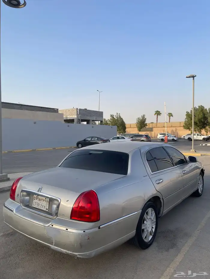 Lincoln Town Car   Executive (لارج) 2