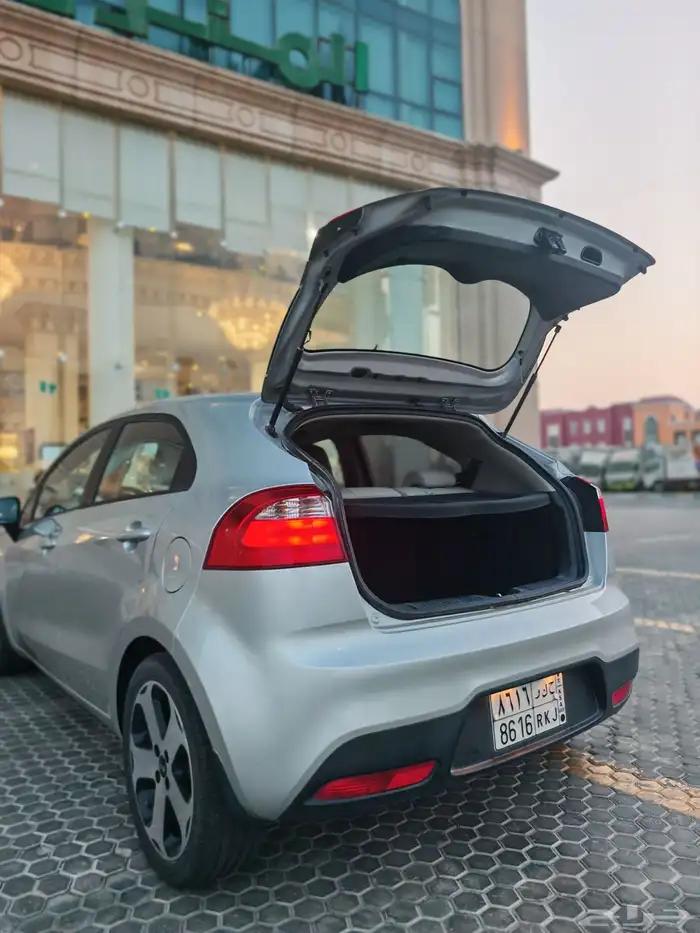 كيا ريو هاتشباك فل كامل مخزززن 6