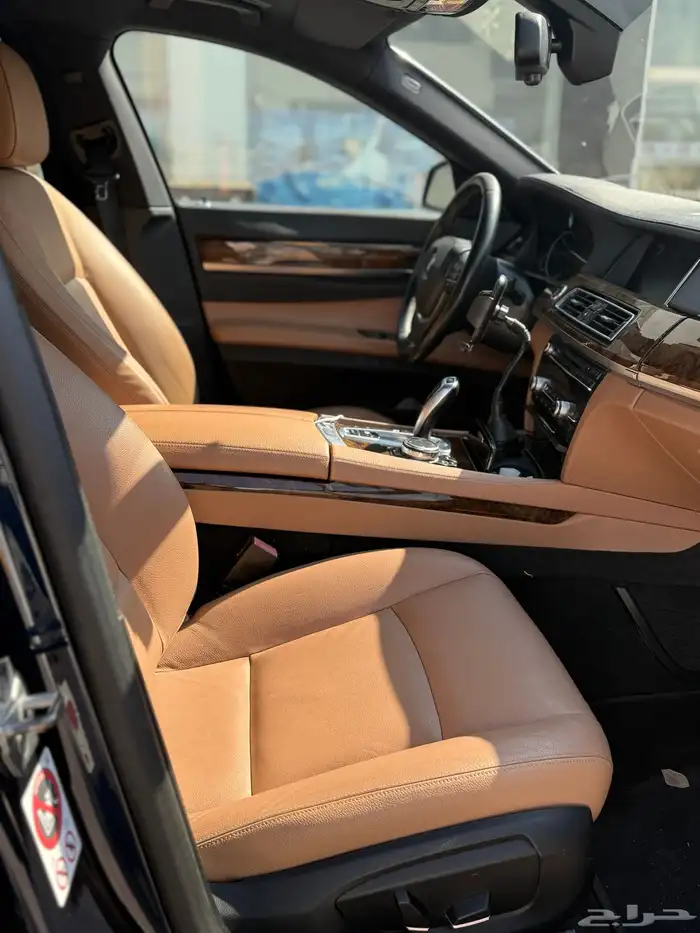 بي ام دبليو الفئة السابعة 730 موديل 2015 مخزن 16