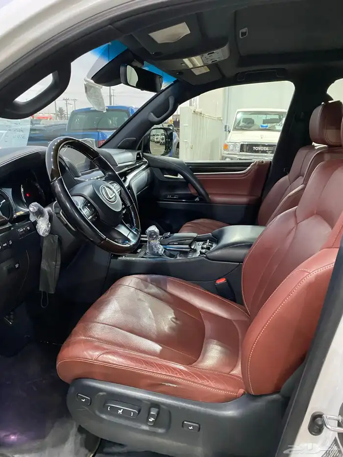 لكزس LX570 2017 ممشى قليل 4