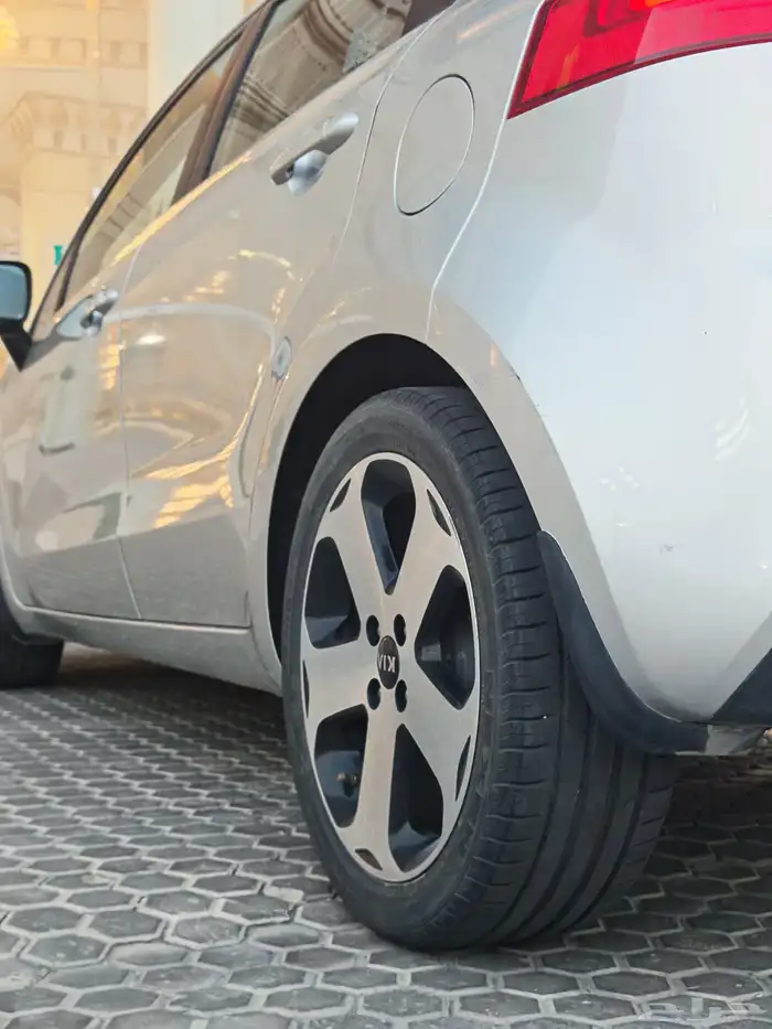 كيا ريو هاتشباك فل كامل مخزززن 35