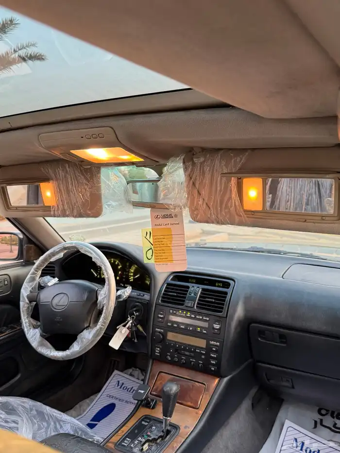 لكزز LS 400 للبيع أو البدل بهايلوكس 2008 وطالع 30