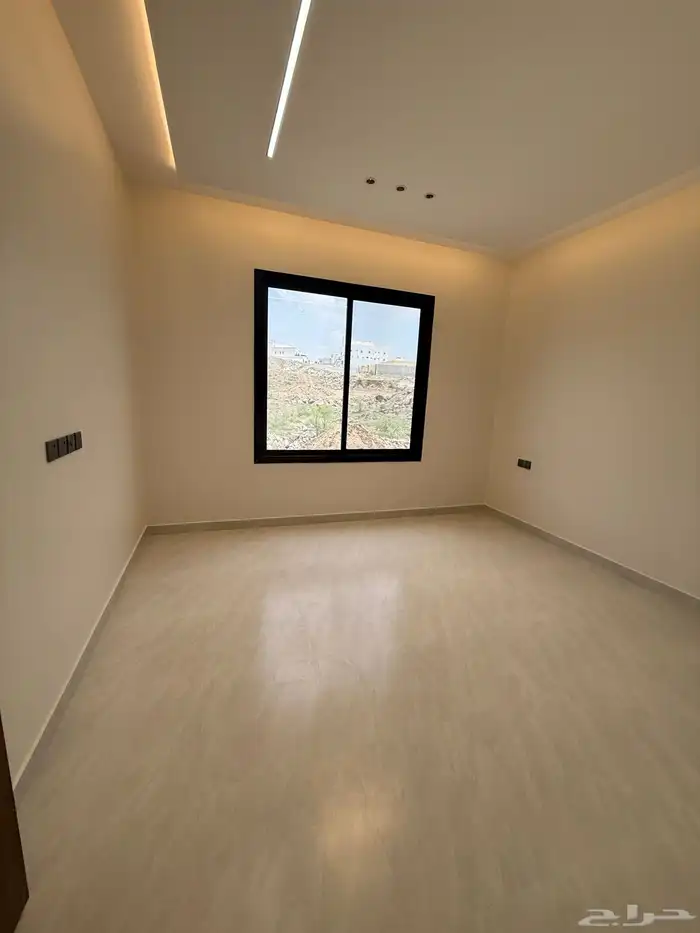 للبيع دور أرضي بحوش وشقه علويه بسطح حي الزهور المحاله ابها 27