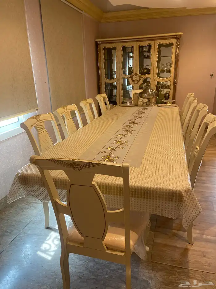 للبيع سفره طعام مكونة من 16 كرسي 0