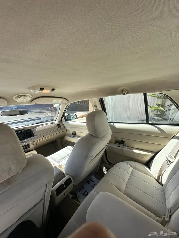 فورد كروان فكتوريا 2010 10