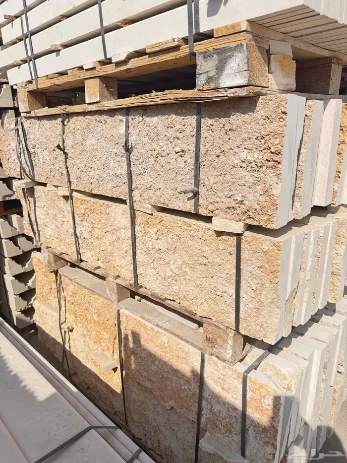 حجر وجه الجبل ونساح الرياض ابيض 0