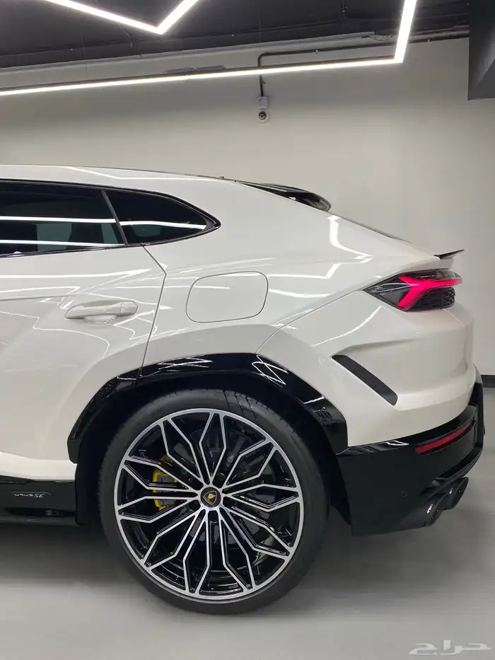 لامبورجيني اوروس SE 6