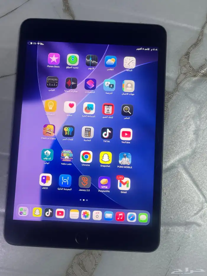 ايباد 5ميني شريحه وواي فاي   ذاكره 64 ..فيه كسر بالشاشه طول 4