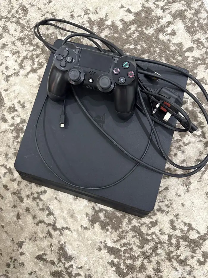 سوني 4 مع قير نظيف الجهاز وماقد دخل لمحل بسبب خراب 0