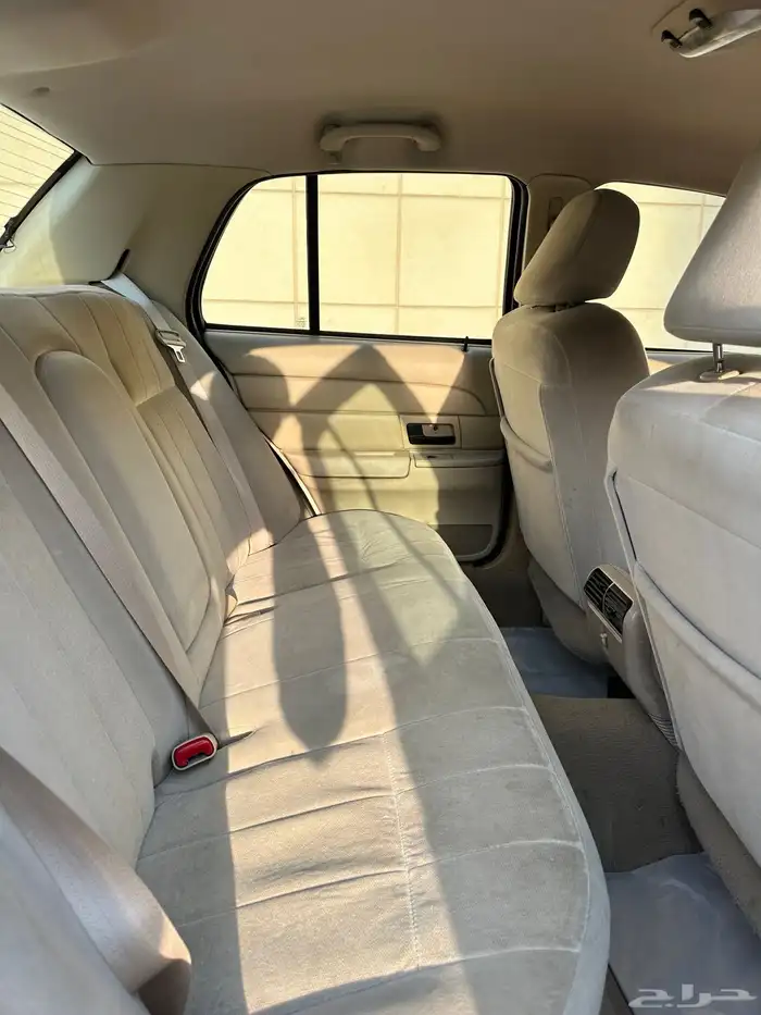 فورد كراون فكتوريا 8