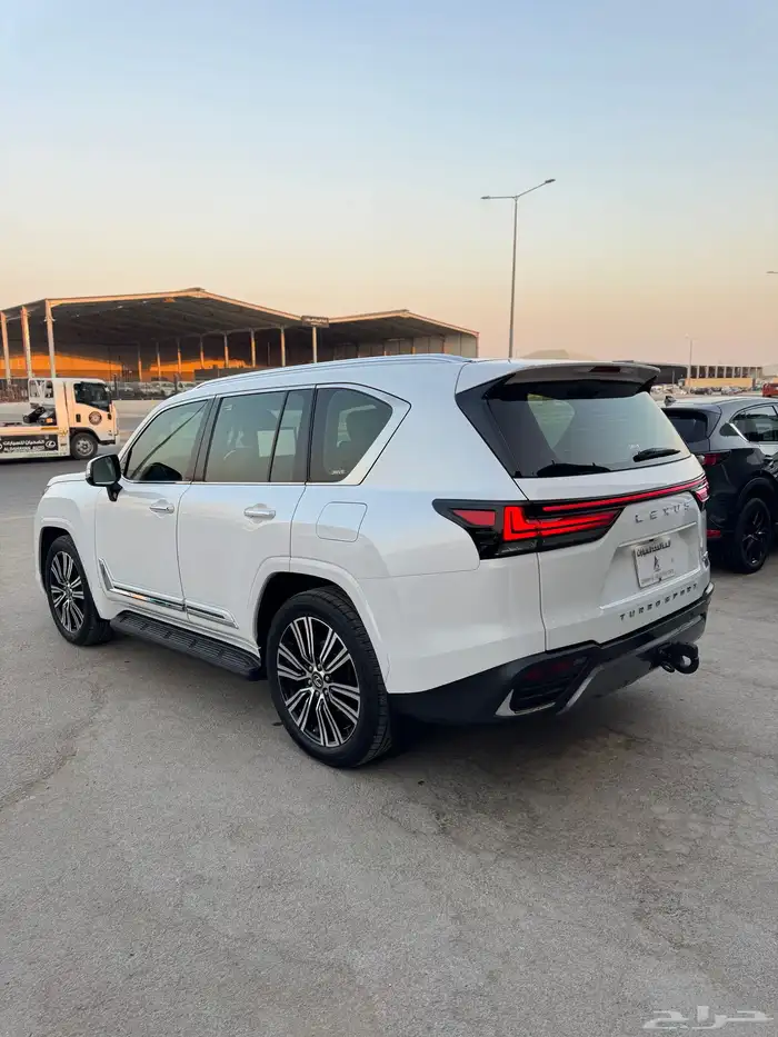 للبيع لكزس 2022 LX600 BB - بريمي 4