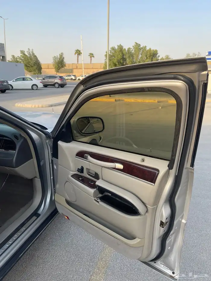 Lincoln Town Car   Executive (لارج) 8