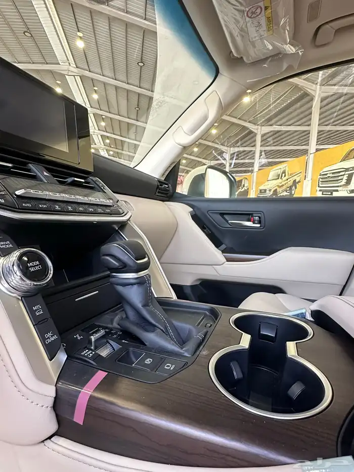 تويوتا GXRL4بريمي شهاده 2025 ابيض داخل بيج 10