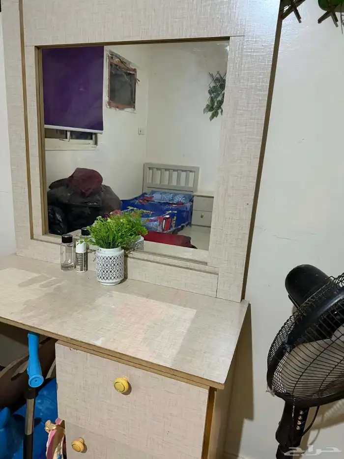 اغراض شقه للبيع غرفة نوم حاله ممتازه واطفال ومطبخ و2 مجلس 10