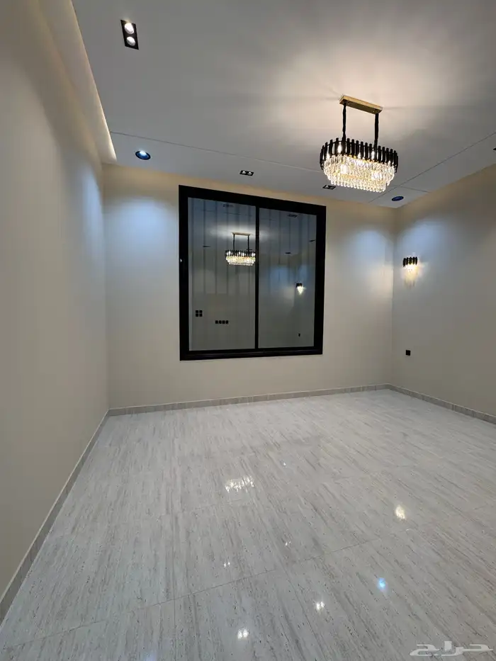 للبيع شقه 6 غرف vip مع سطح من 500 الف حى دره الموسي 5