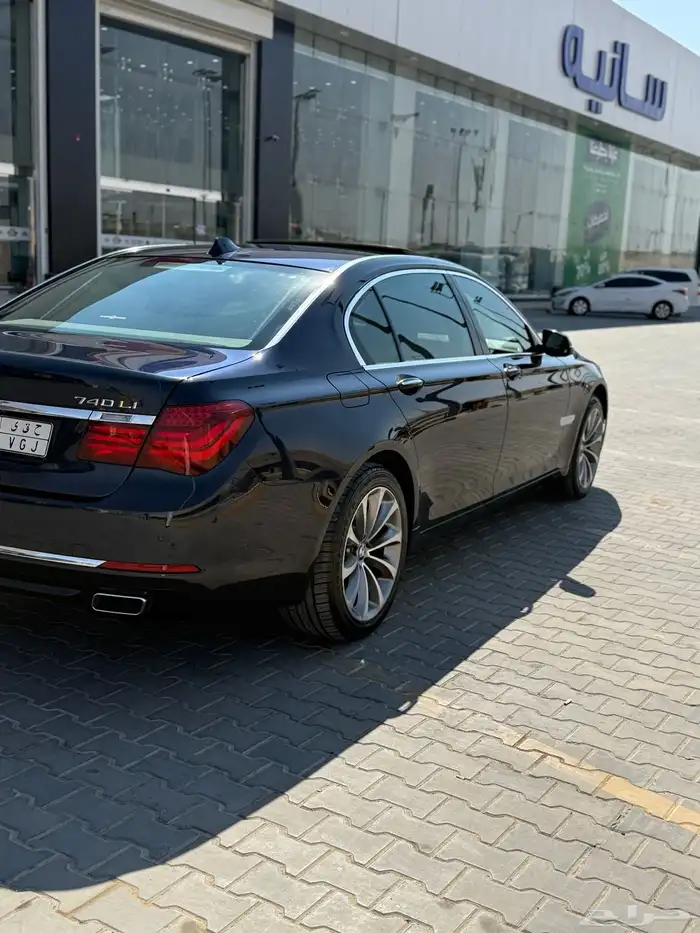 بي ام دبليو الفئة السابعة 730 موديل 2015 مخزن 0