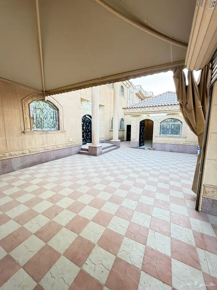 للإيجار دور أرضي بحي أشبيلية ب70 الف على الشور 14