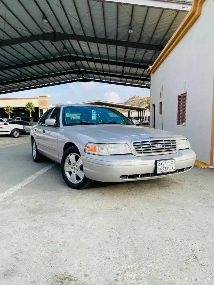 فورد كراون فيكتوريا 2011 0