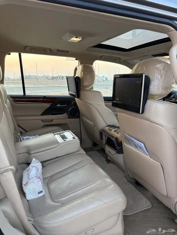 جيب لكزس 2017 بريمي فل كامل 10