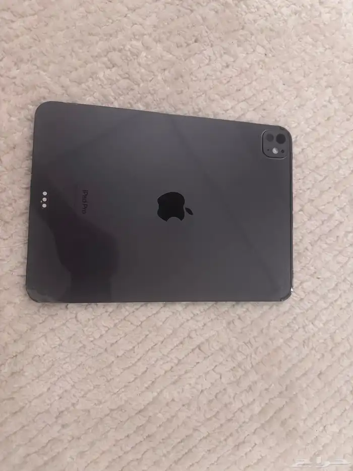 ipad pro m4 265gb مع كيبورد 0