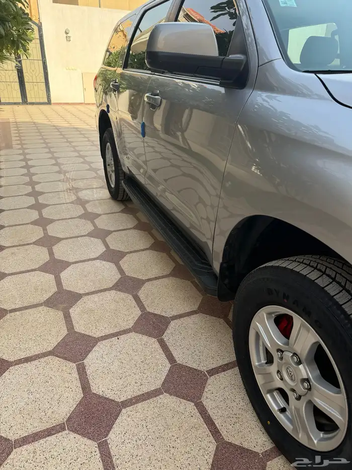 للبيع اسكويا مديل 2012 2