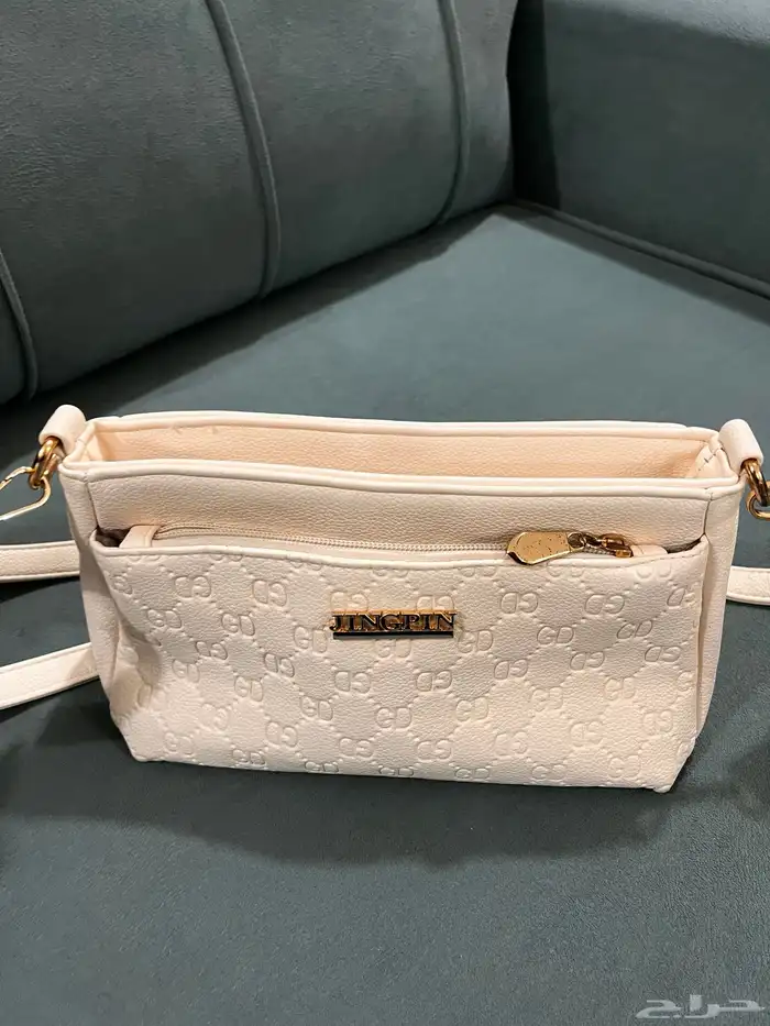 شنط للبيع الأسود ب70 الأبيض ب 80 الحمراء 100 5