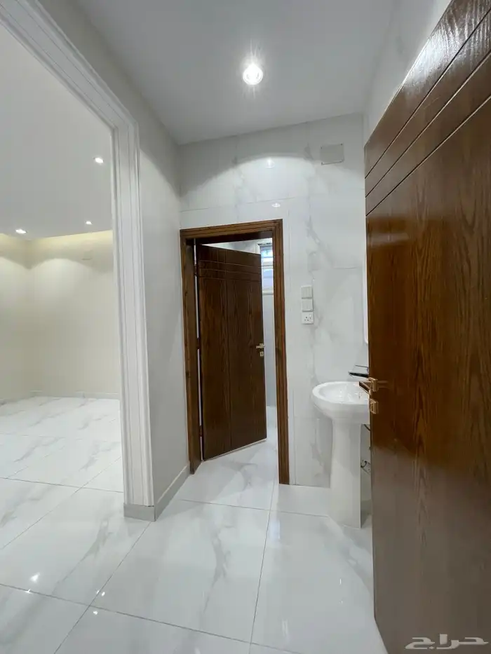 للبيع دور ارضى بحوش وبايكة سياره من 590 الف ابها حى الزهور 15