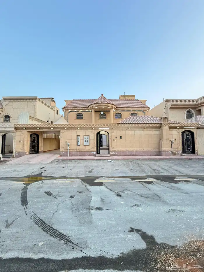 للإيجار دور أرضي بحي أشبيلية ب70 الف على الشور 0