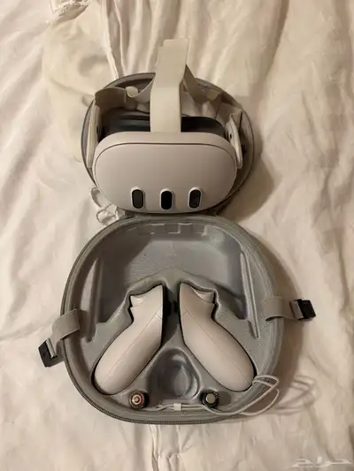 نظارة VR Meta Quest 3 بحالة ممتازة جدا index