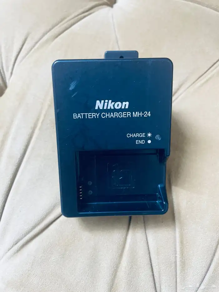 للبيع شاحن كاميرا كانون 1