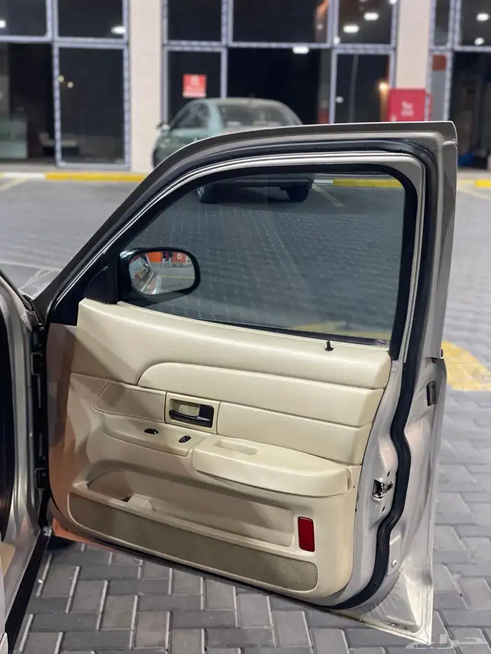 فورد فكتوريا سعودي للبيع او للبدل بيوكن من2009الا2012 13