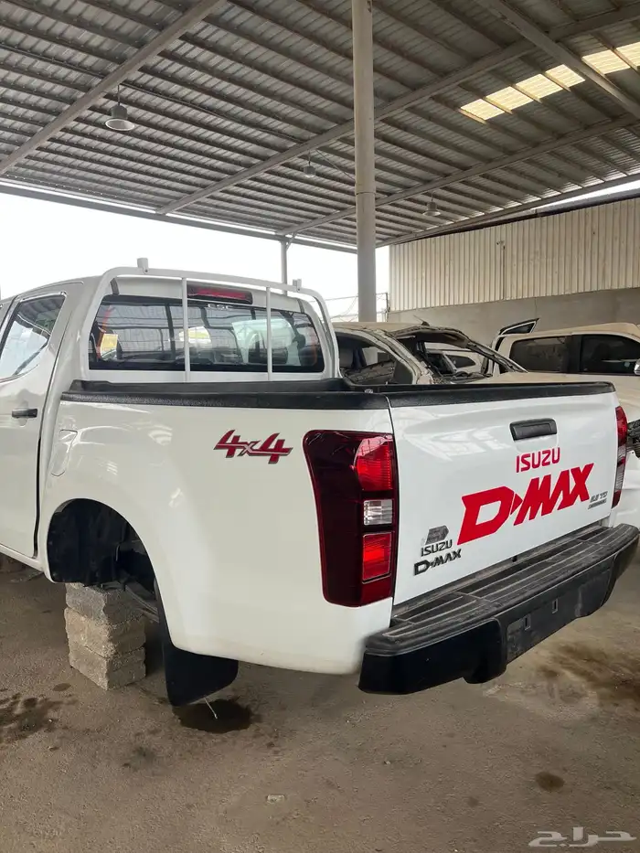 ايسوزو ديماكس 2023 مصدومه قطع غيار فقط 1