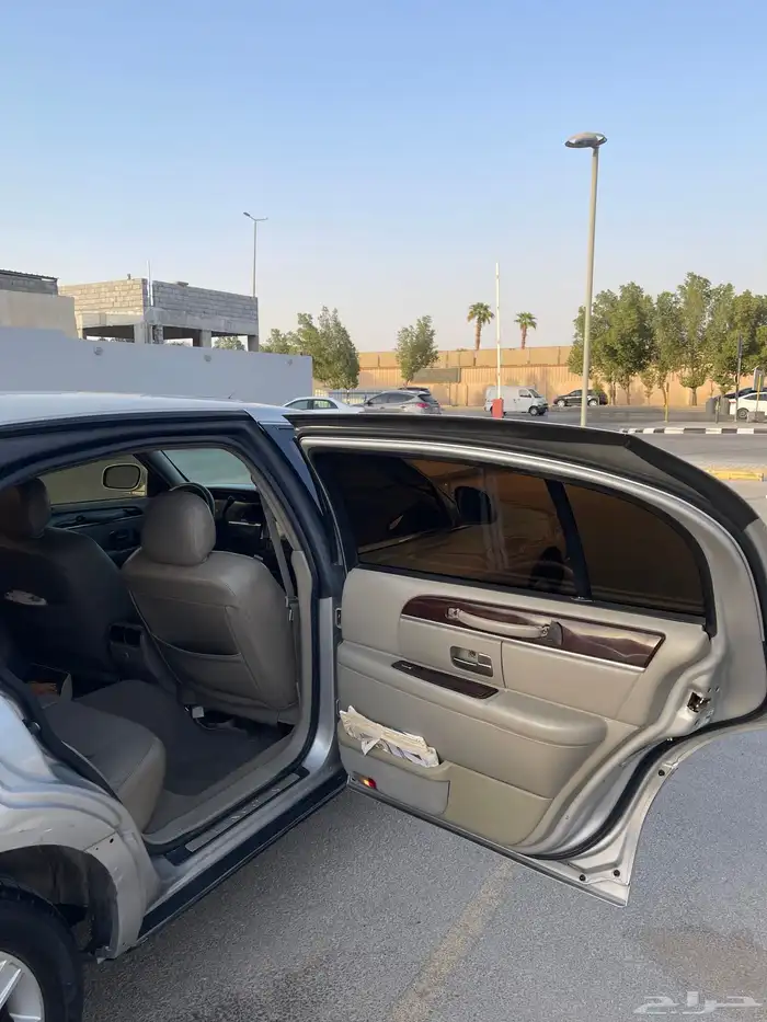 Lincoln Town Car   Executive (لارج) 14