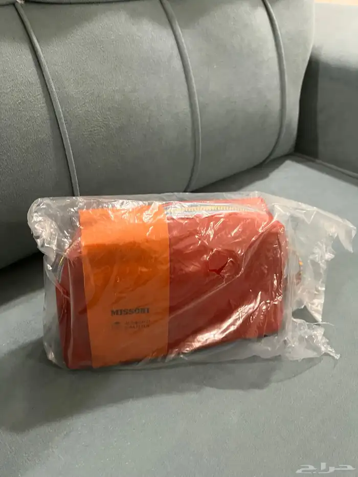 شنط للبيع الأسود ب70 الأبيض ب 80 الحمراء 100 12