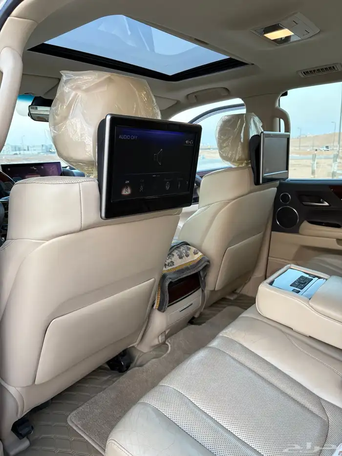 جيب لكزس 2017 بريمي فل كامل 8