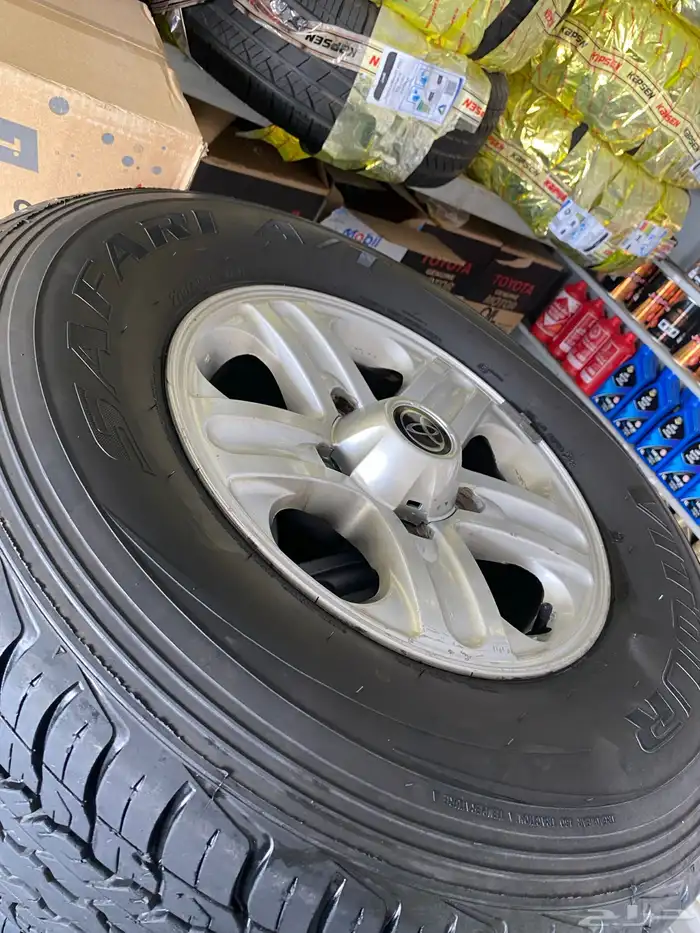 كفرات مقاس 275 70 16 منزل مع الجنوط جيب لند كلوزر 5