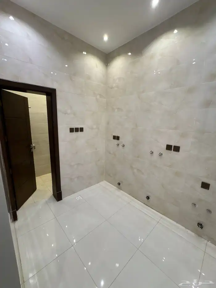 للبيع فيلا مودرن دورين ومحلق بدره الموسى واصل جميع الخدمات 40