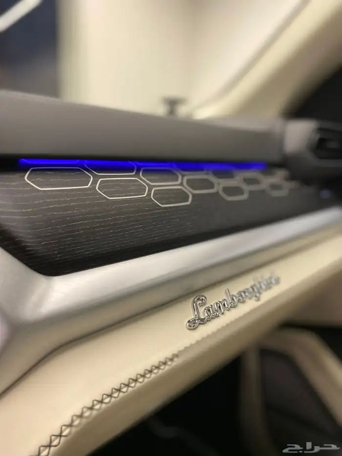 لامبورجيني اوروس SE 13