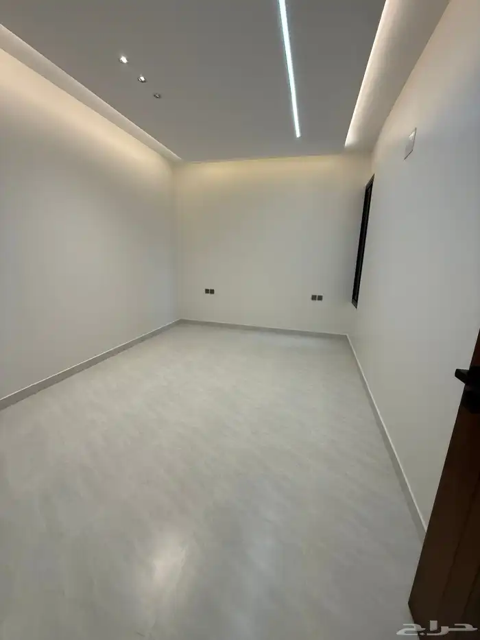 للبيع دور أرضي بحوش وشقه علويه بسطح حي الزهور المحاله ابها 25