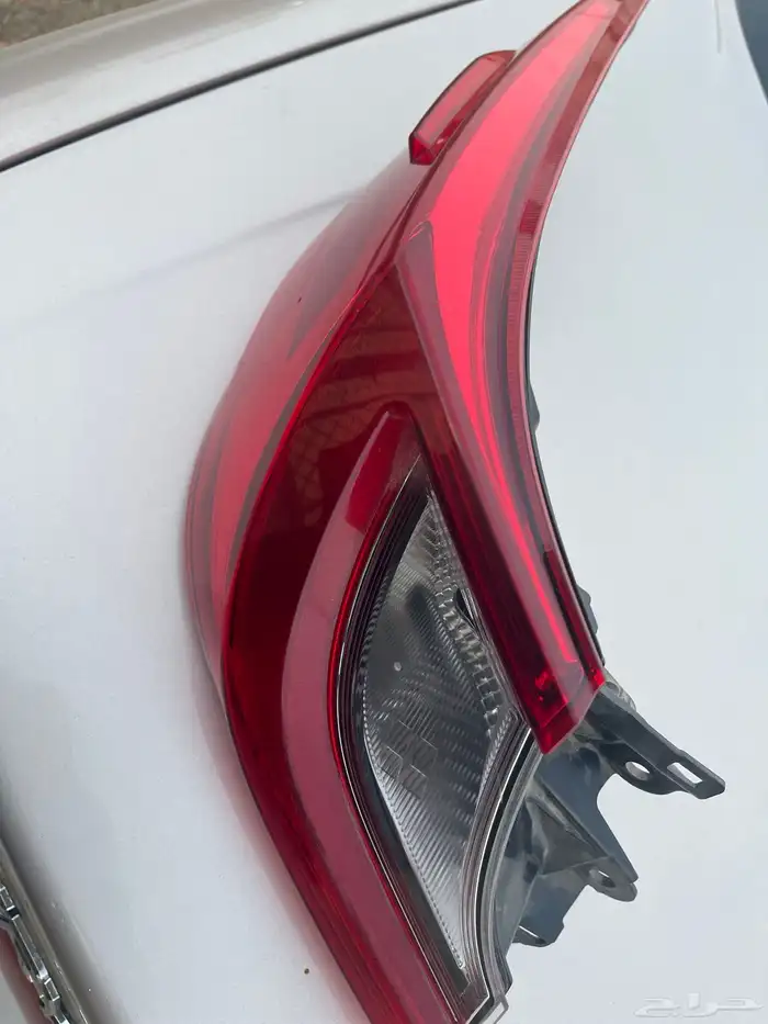 أسطب كامري ركن يسار 2025 نظيف يوجد ملاحظه صغيره جدا لصامل 1