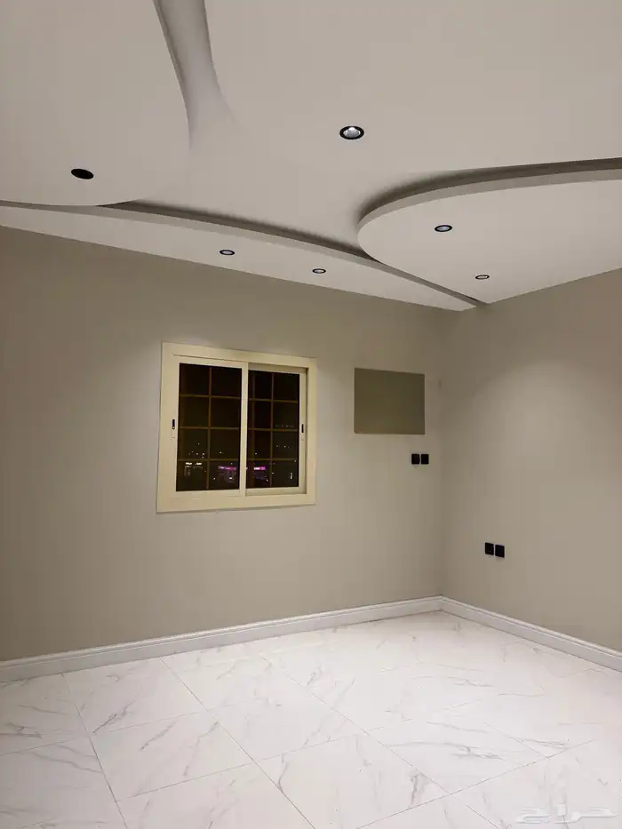 شقة للبيع قريبة على شارع صاري 150م 9