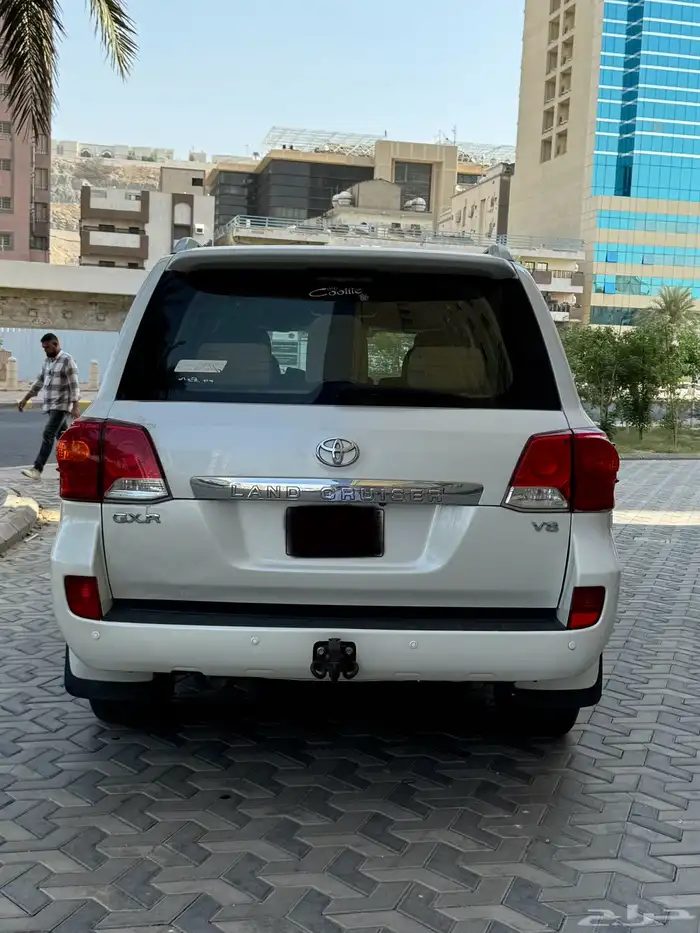 للبيع لاندكروزر GXR 2013 V8 1