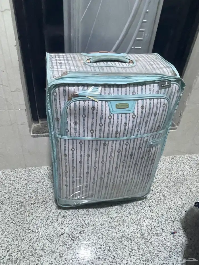 عربية وكرسي أطفال وألعاب 0