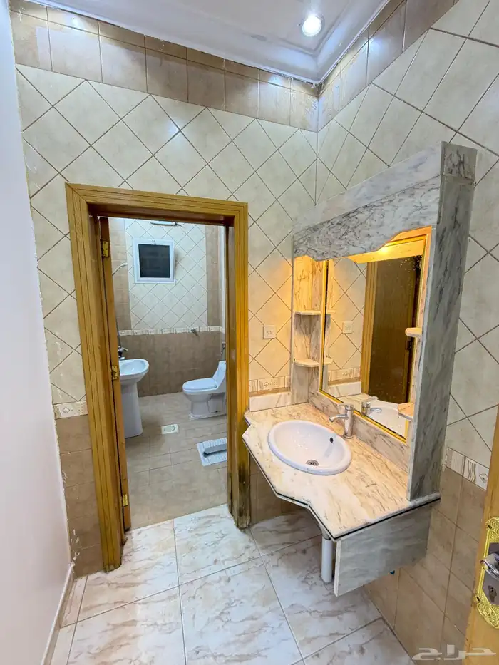 للإيجار دور أرضي بحي أشبيلية ب70 الف على الشور 8