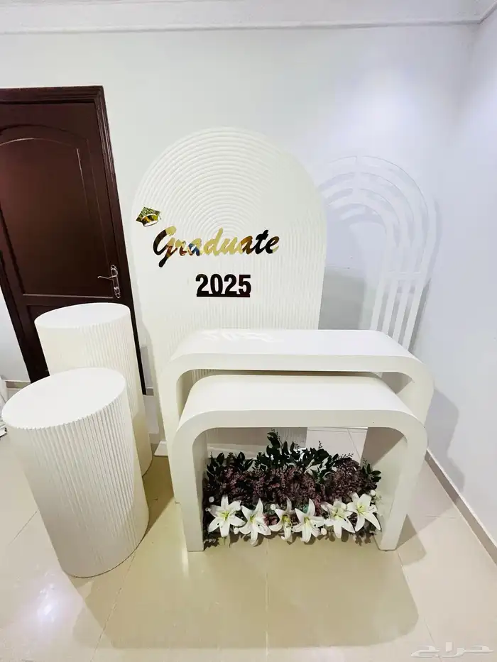 للبيع بسعر جميل عدد اثنين مداخل استقبال مع 5 أنواع ورد 1