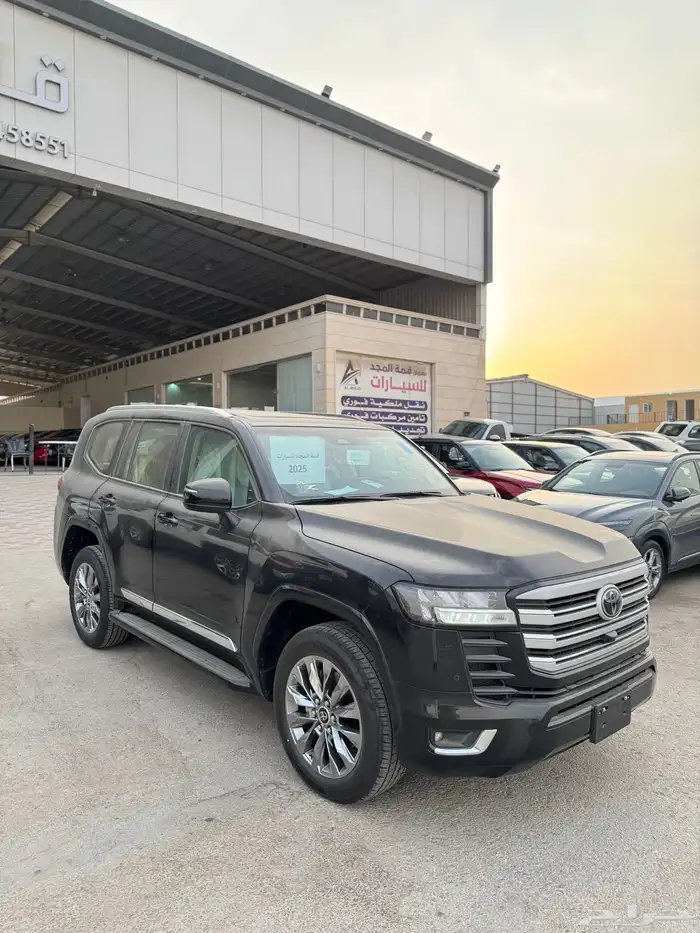 للبيع لاندكروزر2025 - L3 اسود أصفار بأقل الأسعار 1