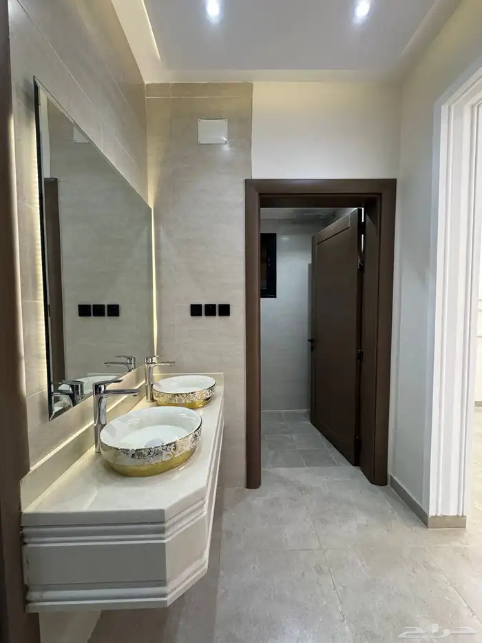 للبيع بحي الضيافه شقق تمليك علوي مع سطح خاص ومصعد 520 الف 4