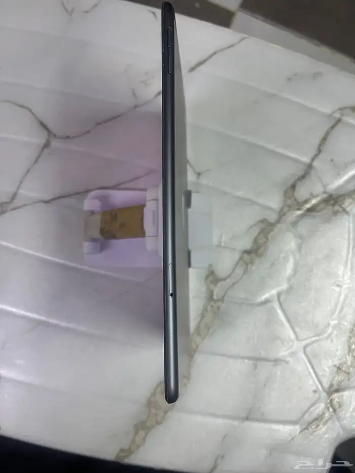 ايباد 5ميني شريحه وواي فاي   ذاكره 64 ..فيه كسر بالشاشه طول 3