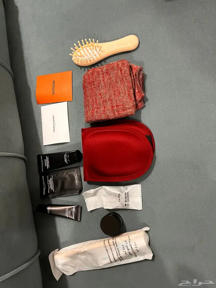 شنط للبيع الأسود ب70 الأبيض ب 80 الحمراء 100 16