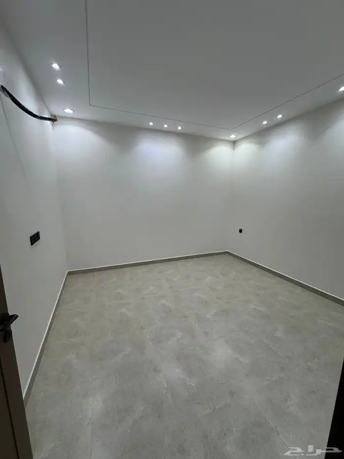 للبيع بحي الضيافه شقق تمليك علوي مع سطح خاص ومصعد 520 الف 15